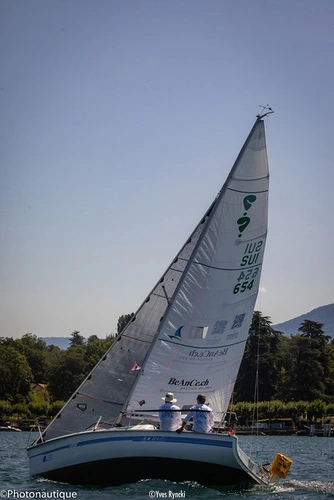 La Rivale 3 vue de face avec F. et E. Fischlin à bord lors des 5 Jours du Léman 2026